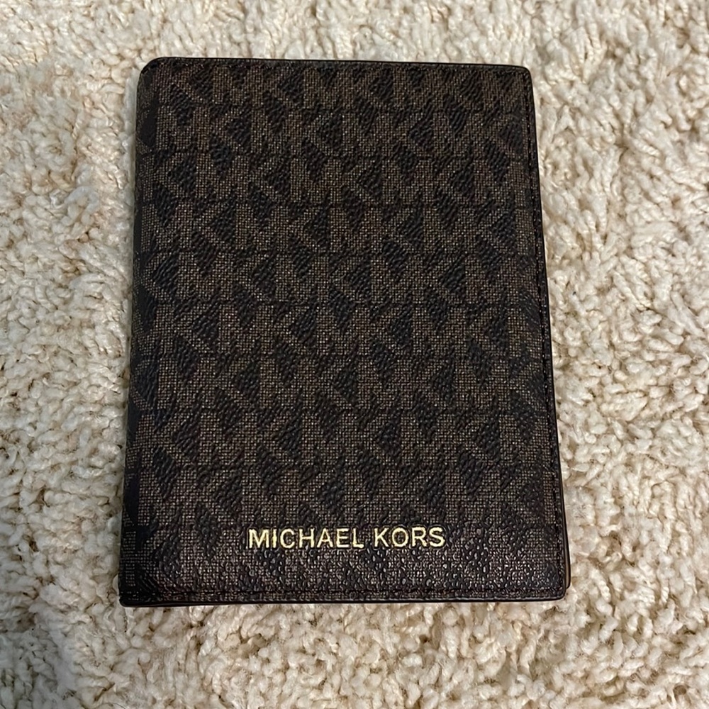 Micheal Kors brown leather card holder